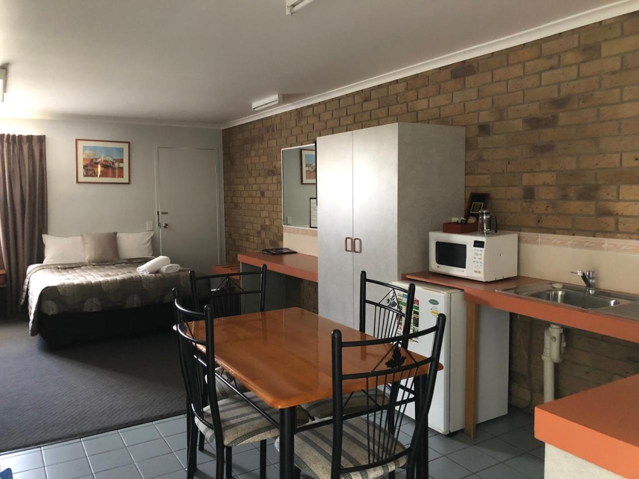 True Blue Motor Inn Rockhampton Exteriör bild