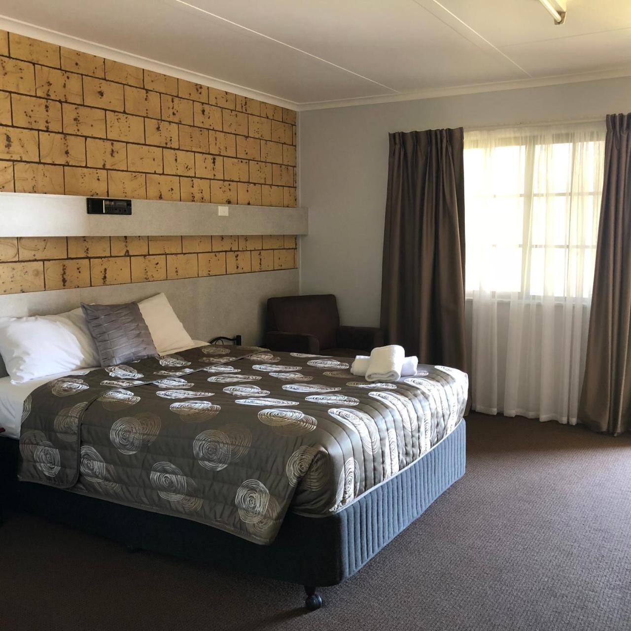 True Blue Motor Inn Rockhampton Exteriör bild