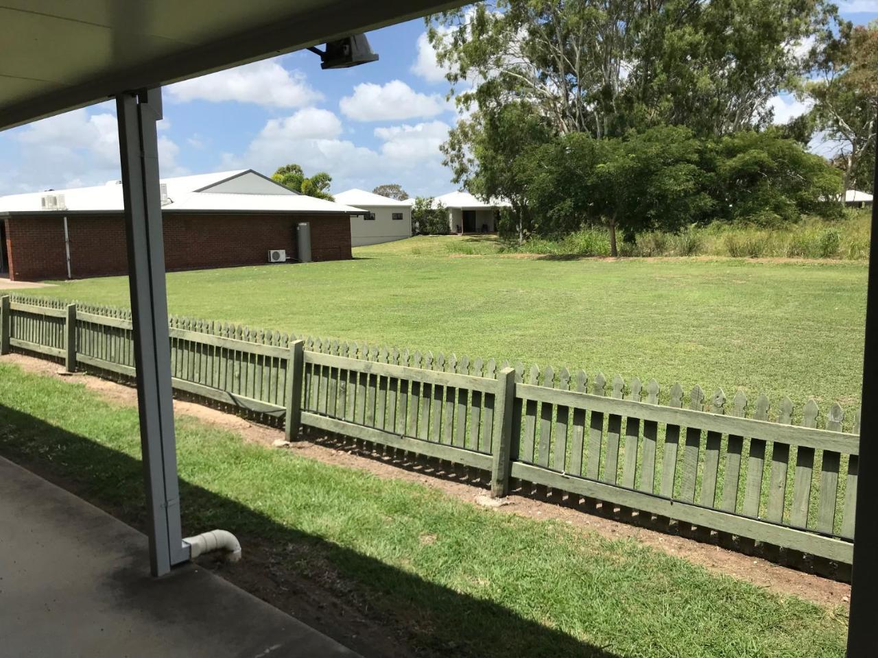 True Blue Motor Inn Rockhampton Exteriör bild